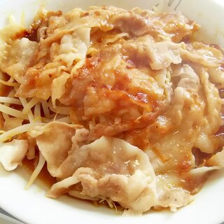 包丁いらず♪レンジで簡単もやしの豚バラドーム